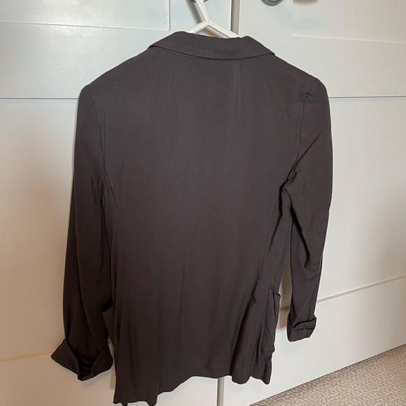 Grey coloured loose fitting blazer, great with a skirt, dress or jeans! - Picture 2 of 5